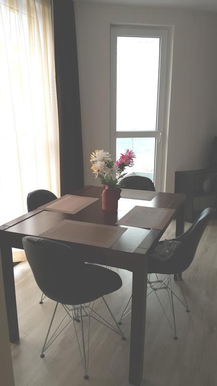 Kraybrezhna Apartment Πομόριε Εξωτερικό φωτογραφία